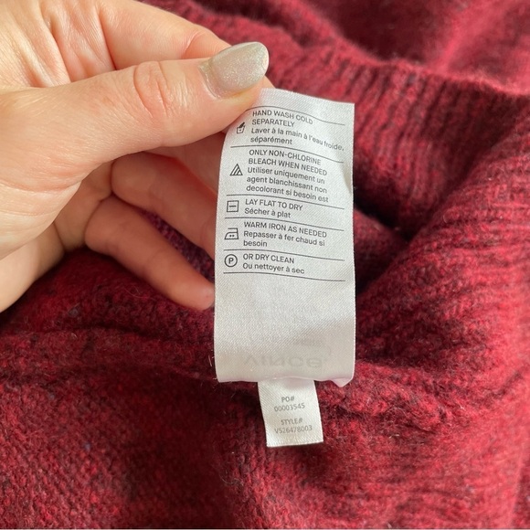 VINCE Cherry Red Cashmere Double Slit Back Hem Oversized Turtleneck Sweater Sz S - Picture 12 of 12